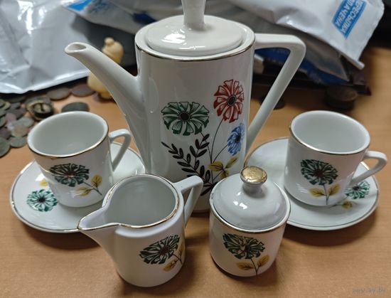 Кофейный набор. Фарфор, деколь, золочение. Европа 1970 года.