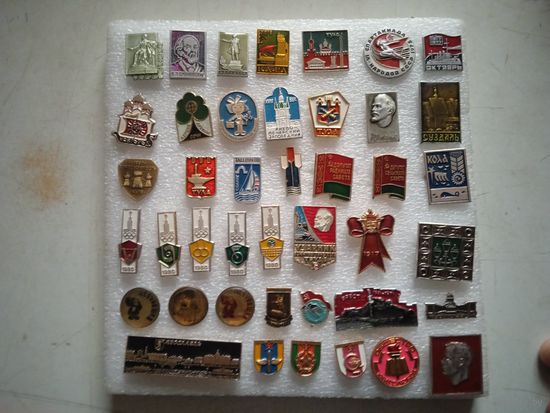 Лот значков 42  шт