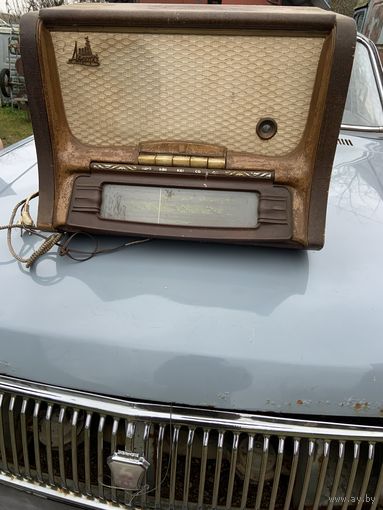 Одна из первых радиол 2 класса ламповая "Аврора"-1954 !!! год-на шкале ещё название радиовещательной станции г.Сталино! Будущий Донецк.
