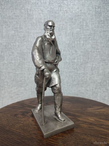 Статуэтка Лев Толстой