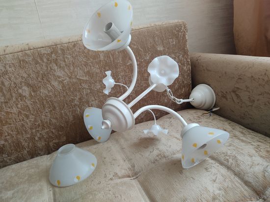 Люстра на три плафона