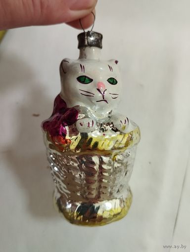 Игрушка ёлочная Кошка в корзинке, стекло. СССР