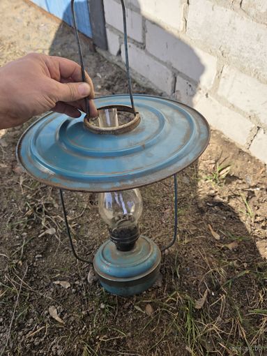 Старинный керосиновый светильник