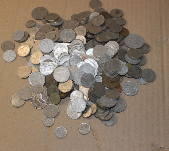 Монеты иностранные 1 кг с 1 рубля.