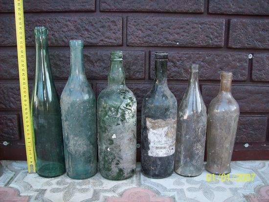 Бутылки старинные алкогольные .цена за все