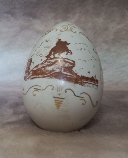 Яйцо. Фарфор.