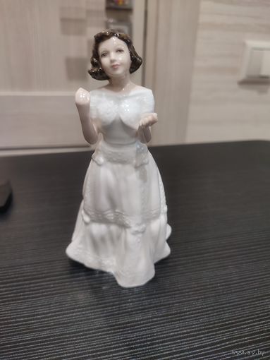 Статуэтка девушка Royal Doulton, Англия