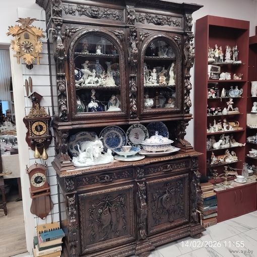 АНТИКВАРНЫЙ Буфет музейный уровень .  шкаф витрины
