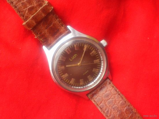 Часы ЛУЧ 2209 из СССР 1980-х, в ДОСТОЙНОМ СОСТОЯНИИ