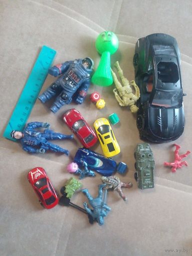 Лот солдатиков, машинок, две пластм. ЗА ВСЕ