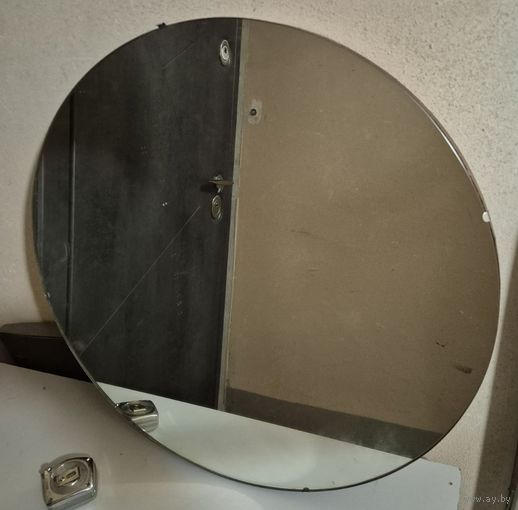 Зеркало настенное, круглое, диаметр 60 см, 1974, времен СССР, в хорошем состоянии.