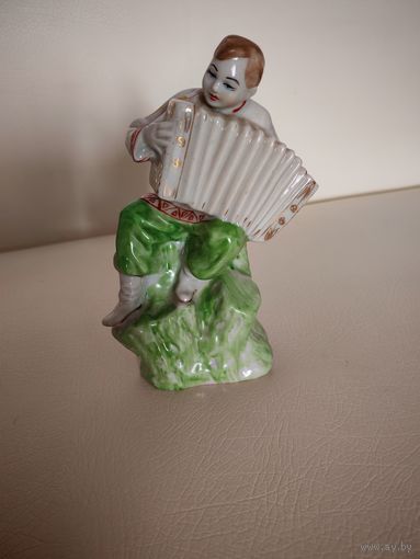 Статуэтка Гармонист