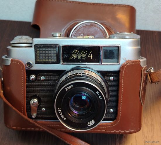 Советский дальномерный фотоаппарат ФЭД-4 объектив Индустар-61 с фокусным расстоянием 52мм и диафрагмой 2.8 . в родной коробке и чехле из натуральной кожи