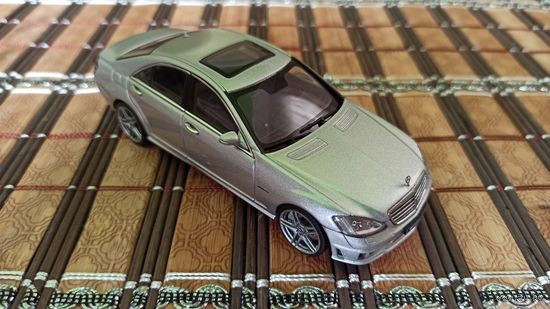 Мерседес Бенц Mercedes Benz S-class W221 S63 AMG Autoart 56206
