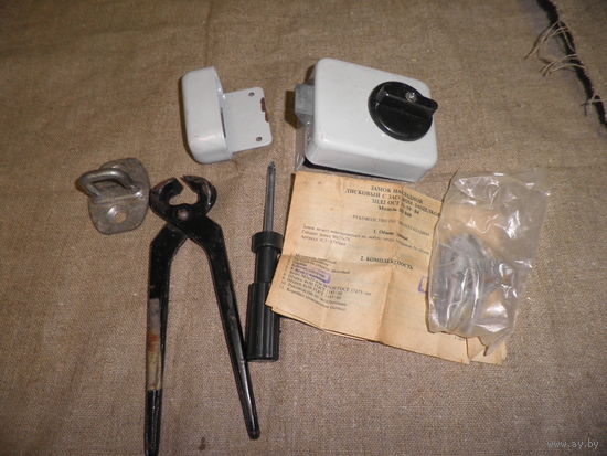 Замок накладной,дисковый,кусачки и отвёртка универсальная,времён СССР.Всё новое!С рубля.