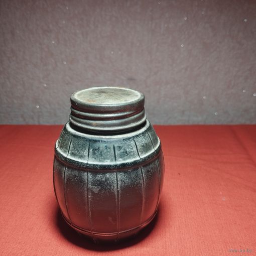 Стеклянная банка зеленая , клеймо