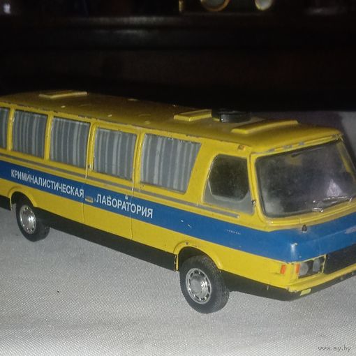 Модель ЗИЛ 118К "Юность"1/43