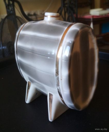 Статуэтка Бочонок фарфор, 1 L., клеймо, без сколов и трещин, высота 15,5 см., длина 13 см.