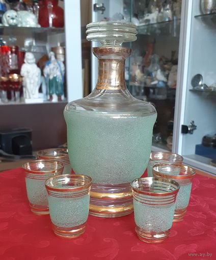 Графин (штоф) и 6 стопок Красный Гигант, СССР