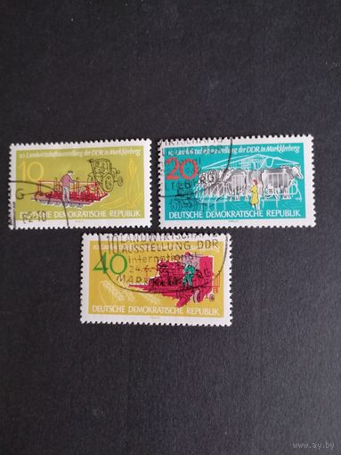 ГДР 1962 Полная серия марок "Национальная сельскохозяйственная выставка в Мекленбурге" (гашение с клеем и наклейками) Mi.895-897 каталог 4.00 евро