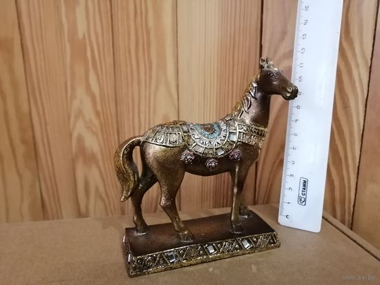Статуэтка Конь.