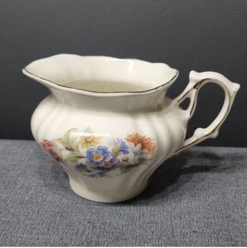 Антикварный  фарфоровый молочник с цветочным декором от Schwarzenhammer Bavaria.