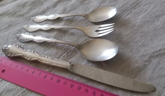 Красивый столовый набор, 4 предмета, покрытие серебром. Швеция.