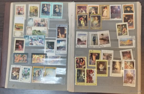 Альбом с почтовыми марками  разными  марками  .