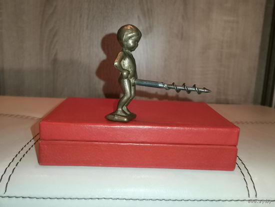 Латунный штопор "Писающий мальчик", высота 8.5 см., редкий.