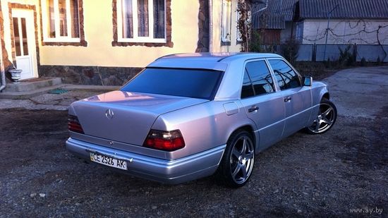 Козырек на заднее стекло WALD для MERCEDES W124