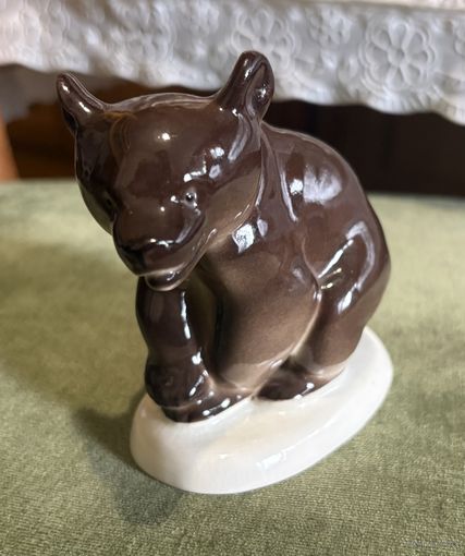 Статуэтка Фарфоровая Медведь идёт . ЛФЗ