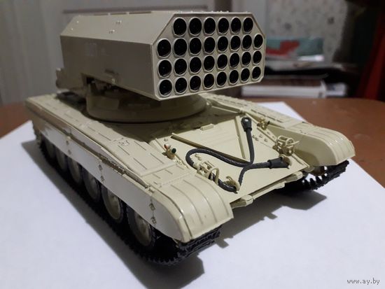 БТТ "ТОС-1" ("Наши танки"), на шасси "Т-72 А", в масштабе 1:43. Журнал и открытка прилагаются.