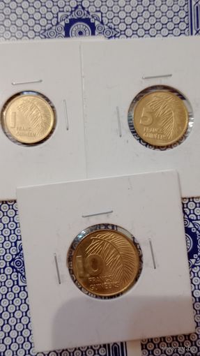 Гвинея лот 3 штуки 1, 5, 10 франков 1985 unc