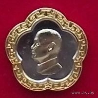 Значок из мавзолея Цыху (Китайская Республика (Тайвань)) с барельефом Чан Кайши