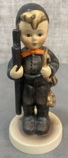 Статуэтка "Трубочист". Фарфор. Высота 10 см. Hummel, Западная Германия, 1960-е года.