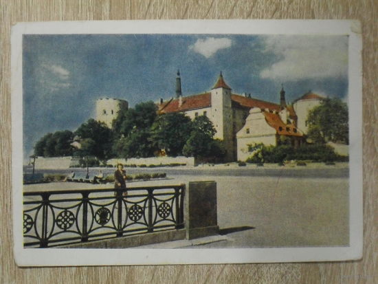 ЧИСТАЯ ОТКРЫТКА СССР. "РИГА. КОМСОМОЛЬСКАЯ НАБЕРЕЖНАЯ. РИЖСКИЙ ЗАМОК."  1956 год.