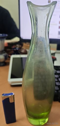 Ваза старинная Ранний СССР или Царизм. Зеленое стекло