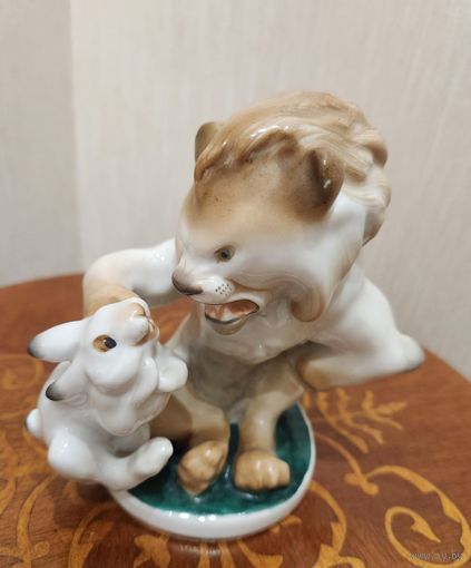 Статуэтка фарфоровая ссср . ЛФЗ . ,, Лев и заяц,, 1950 г.