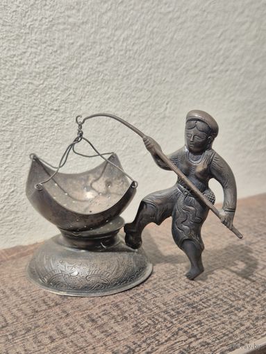 Серебряное вьетнамское Ситечко для чая в виде фигурки рыбака. проба 900