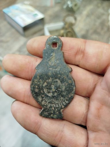 Шторка от старинного крупного замка