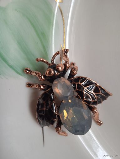 Брошь Жук, опалитовое стекло , медное покрытие.