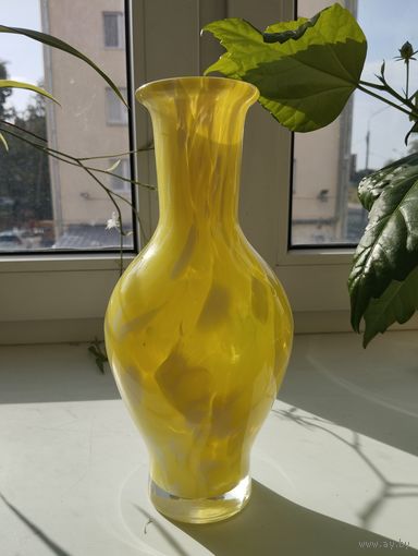 Ваза Лимонница (высота 25 см), сульфидные стекло. СССР