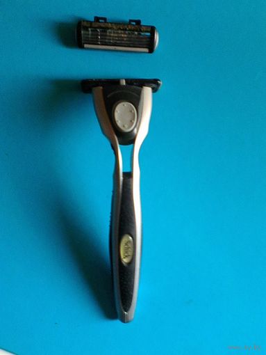 Бритвенный Станок - "Schick" + 2 Кассеты - Одним Лотом.