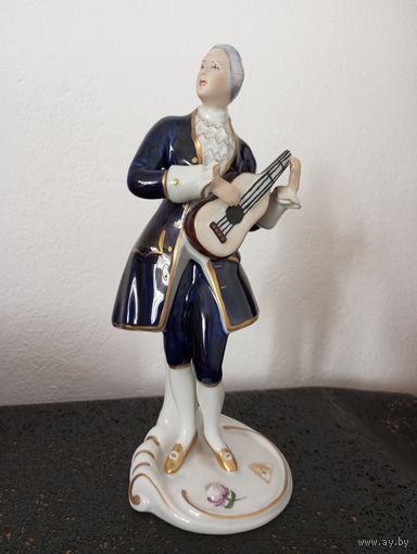 Фарфоровая статуэтка. Royal Dux Богемия.