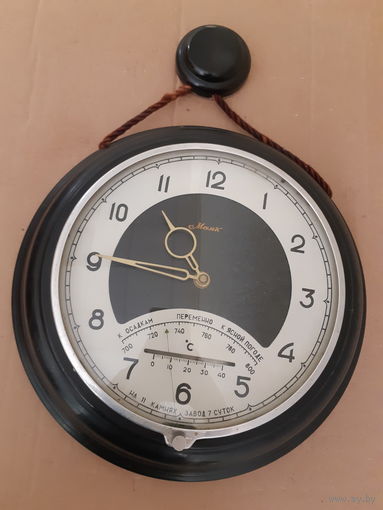 Часы настенные Маяк (с барометром и термометром). СССР