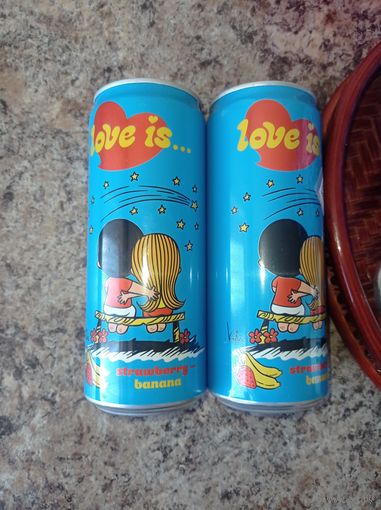 Банка от газированного напитка. Лав ис, Love is. Жестяная  банка