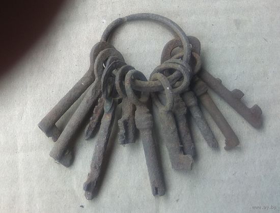 3. Ключи старинные (цена за всё)