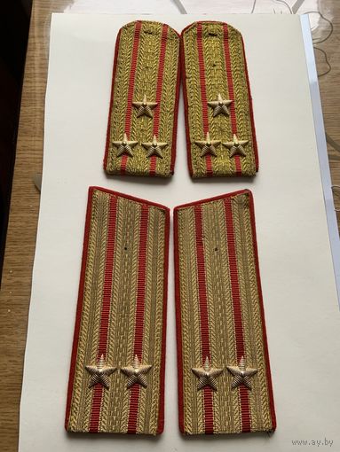 Пришивные парадные погоны советских старших офицеров-верхние ,более ранние, на китель с воротником "стойка" и более поздние на шинель и китель-цена за 1 пару.