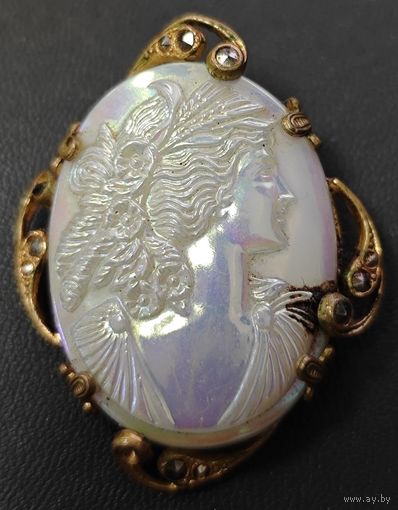 Винтажная Чешская брошь Камея, глушёное стекло, времён СССР. Очень эффектная