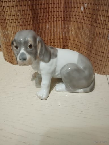 Статуэтка фарфоровая "Миленький щенок бигля"